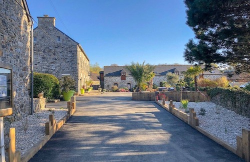 Yffiniac Cottage | a charming apartment inside an old farm, with swimming pool