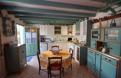 Beauvais sur Matha Cabin | A Charming Charentaise Converted Barn with courtyard garden and barbecue