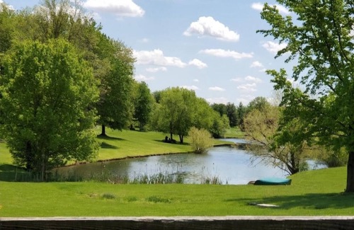 Belleville Apartment | A clean luxury suite on a lakeside view with city amenities within 5 minutes.
