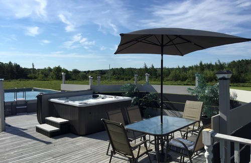 Wallace House | A Coastal Retreat In Wallace 7 Bedrooms 8 Person Hot tub & 32ft Swimming Pool*