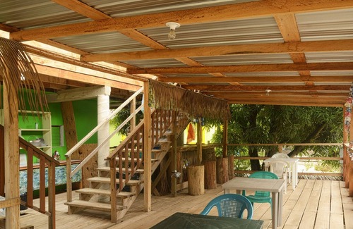 Hopkins House | A comfortable, affordable guesthouse located right near the beach.