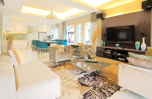 Cheras House | A Comfy & Spacious 4BR House with Gazebo