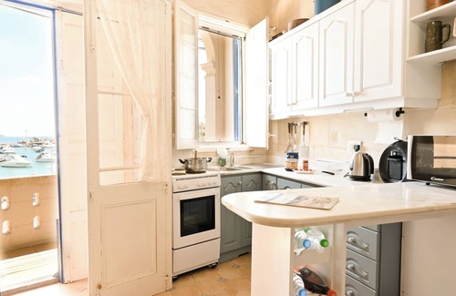 Birzebbuga House | A Cosy Nest Overlooking The Sea, Birżebbuġa, Malta