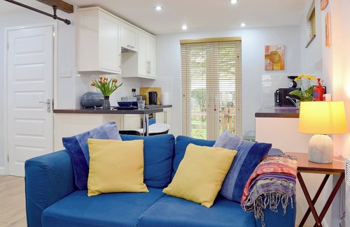Long Hanborough Cottage | A cosy studio that is perfect for a romantic break away.