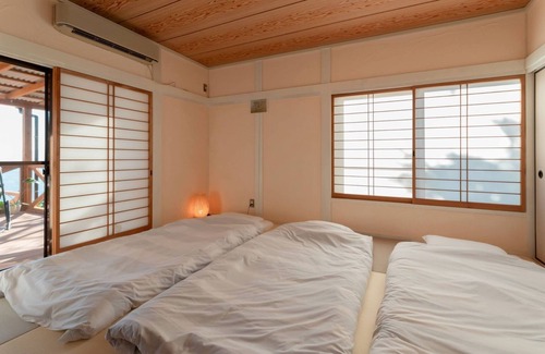 Amakusa House | A cottage with a spacious deck overlooking the sea /Amakusa Kumamoto