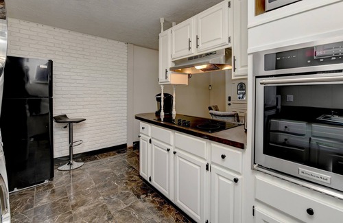 Sharon Heights House | A Couple's Urban Get-A-Way Bungalow Under The Pines