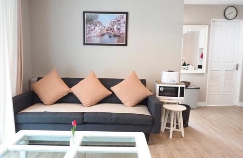 Saen Suk Condo | A Cozy and Spacious Beachfront Condo with only One Minute walk to the beach!