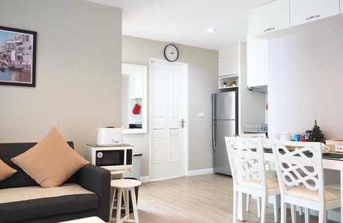 Saen Suk Condo | A Cozy and Spacious Beachfront Condo with only One Minute walk to the beach!