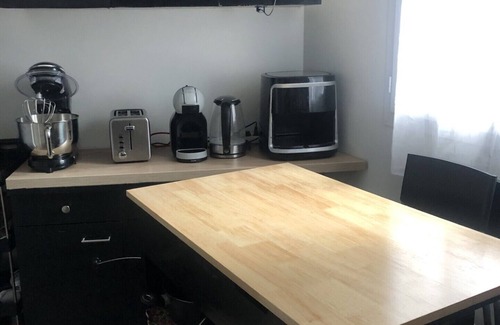 Vigneux-sur-Seine Apartment | A cozy apartment close to transport links for your Idf escapades.