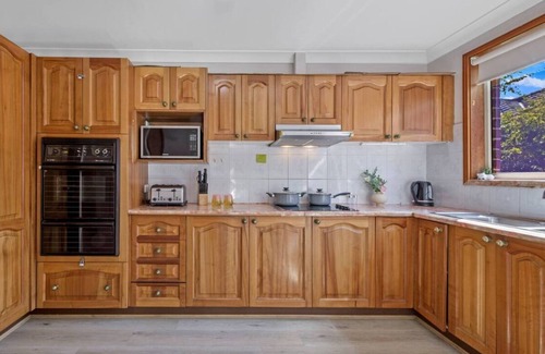 Eastwood Apartment | A cozy apartment located in the bustling community of Eastwood