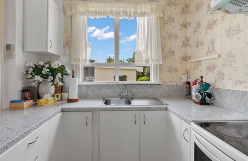 Te Awamutu House | A cozy art deco farmhouse within walking distances to all amenities in town.