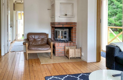 Fristad House | A cozy cottage with a beautiful, large terrace near the lake awaits you.