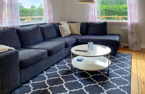 Fristad House | A cozy cottage with a beautiful, large terrace near the lake awaits you.