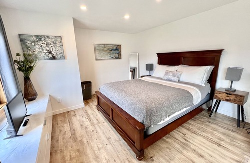 Bowen Island Bed & Breakfast | A cozy guest suite with a panoramic ocean view facing the Howe Sound Mountain