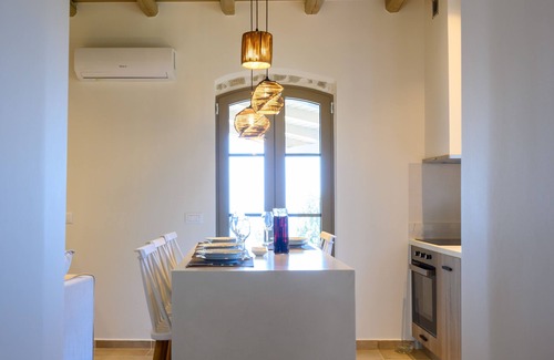 Mirsini House | A cozy house with a beautiful view of mountain & sea.
