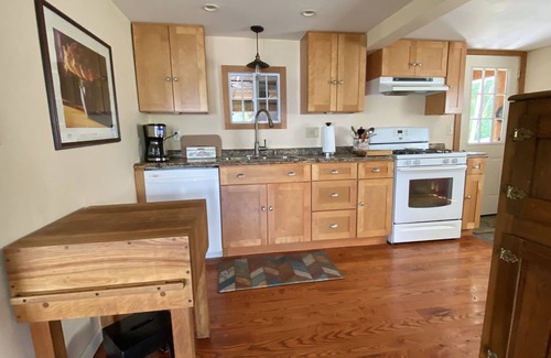Bridgeport House | A Cozy Lakehouse Along Oneida Lake is Within Reach of Adirondacks