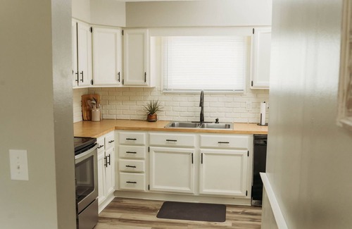Adrian House | A cozy, quiet house minutes from Adrian College and Downtown
