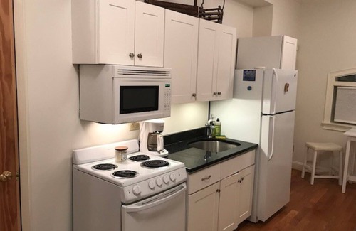 Northampton Condo | A cozy rest in tiny home of a nest (downtown Northampton)