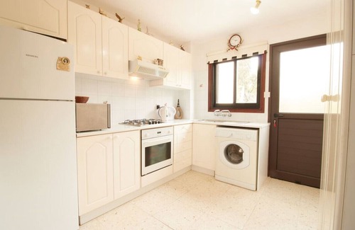 Melanos House | A cozy townhouse with stunning patio views in Paphos!