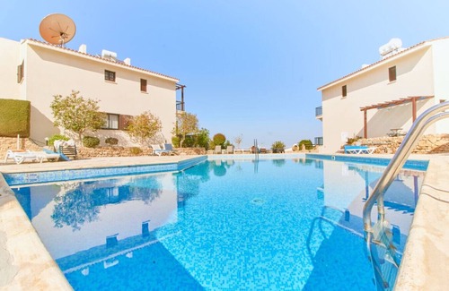 Melanos House | A cozy townhouse with stunning patio views in Paphos!