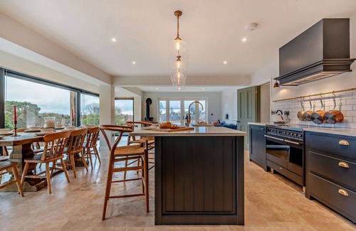 Lechlade Cottage | A dog friendly Cotswolds cottage - Hillview