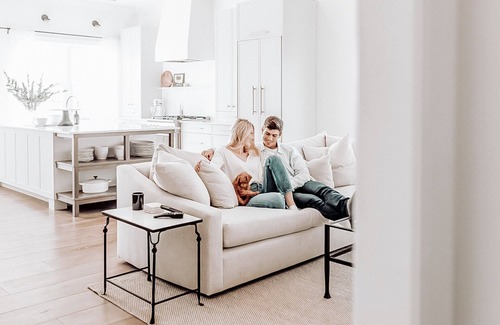 Lacombe Apartment | A Downtown Newly Renovated Historic Loft! Full Kitchen & Living!