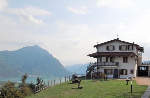Costa Volpino House | A. F.antastic V.iew