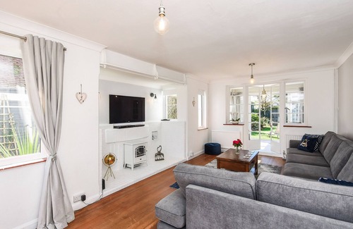 Middleton-on-Sea Cottage | A family house that sleeps 8 guests in 4 bedrooms