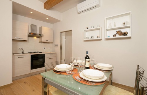 Sant' Ambrogio Apartment | A FEW STEPS FROM THE DUOMO Comfortable apartment in the historic center of Florence