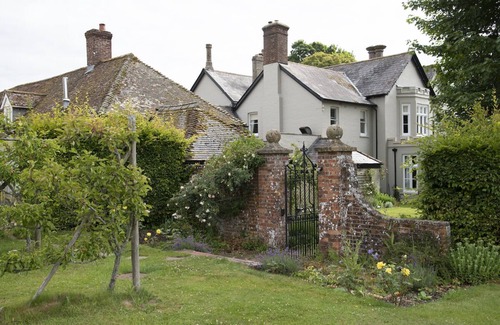 Chettle House | A former hotel set deep in the Dorset countryside in a small village