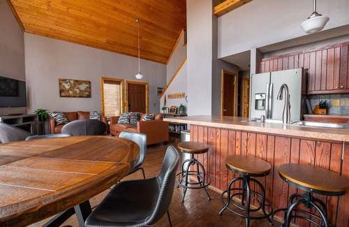 Ozark House | A-Frame at the Finley River with Bin-zebo and Firepit!