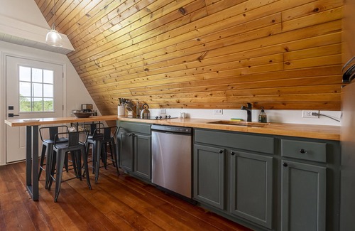 Makanda Cabin | A-Frame Cabin: Hot Tub, Near Hiking, Wine Trail