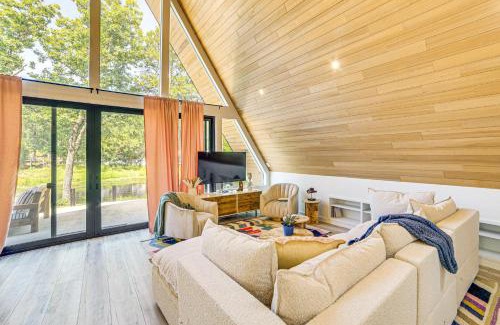 Malakoff House | A-Frame Cabin with Deck Near Cedar Creek Lake