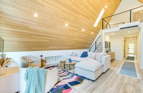 Malakoff House | A-Frame Cabin with Deck Near Cedar Creek Lake