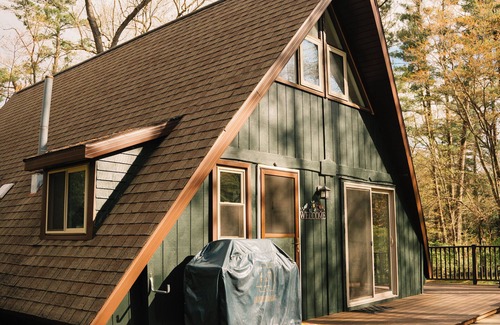 Sturgis House | A-Frame near Chicago, Notre Dame, Shipshewana, Pet friendly, Shared Hottub.