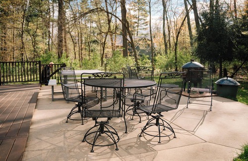 Sturgis House | A-Frame near Chicago, Notre Dame, Shipshewana, Pet friendly, Shared Hottub.