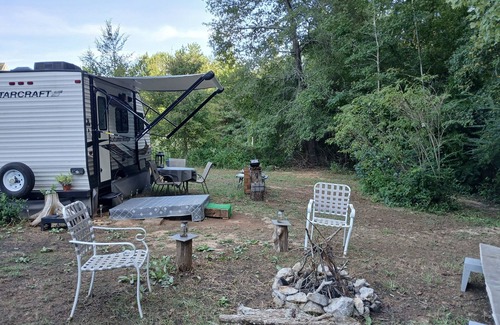 Lancaster RV Rental | A full glamping experience that lets you escape & enjoy the serenity of nature.