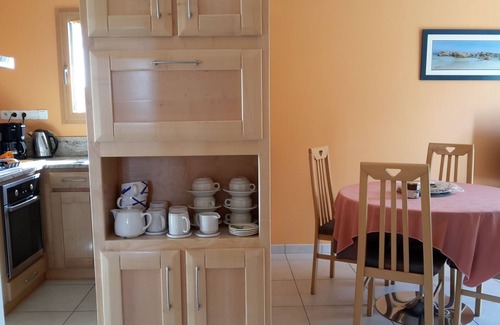 Brignogan-Plage Apartment | A furnished 5 * - Independent apprt in villa 100 m from the sea
