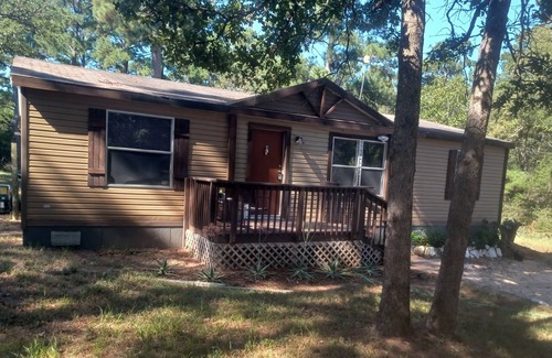 Smithville House | A get-away that's not too far away. Only 15 minutes to Bastrop shopping, dining.