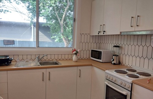 Willaura House | A getaway near the Grampians. Brides & group bookings welcome! Pet friendly.
