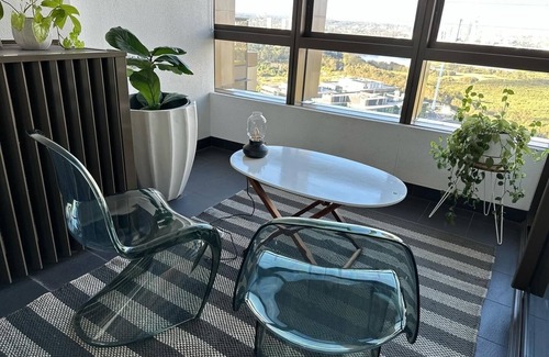 Sydney Olympic Park Apartment | A Green Sanctuary in Center! Vivien's Home in Sydney Olympic Park