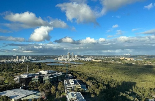 Sydney Olympic Park Apartment | A Green Sanctuary in Center! Vivien's Home in Sydney Olympic Park