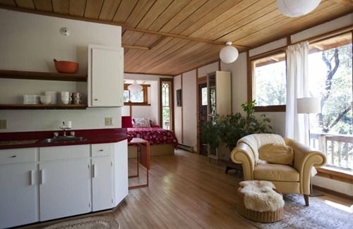 Salt Spring Island Cabin | A Happy Nest up in the trees, unique Salt Spring Cottage close to town