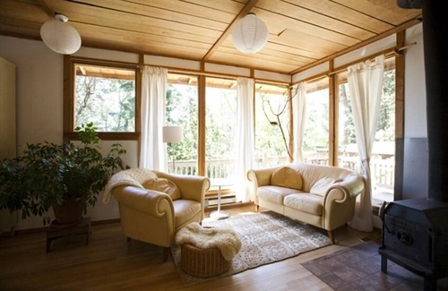 Salt Spring Island Cabin | A Happy Nest up in the trees, unique Salt Spring Cottage close to town