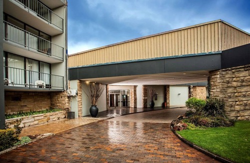 Maseru Apartment | A Haven of Comfort & Convenience! Outdoor Pool, Casino, FREE Parking Onsite!