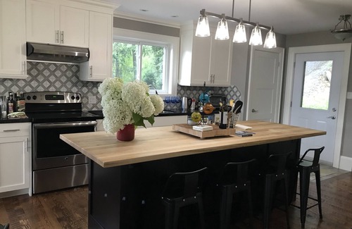 Utterson Cottage | A Hidden Gem with Sandy Shore Memories and Island Views.
