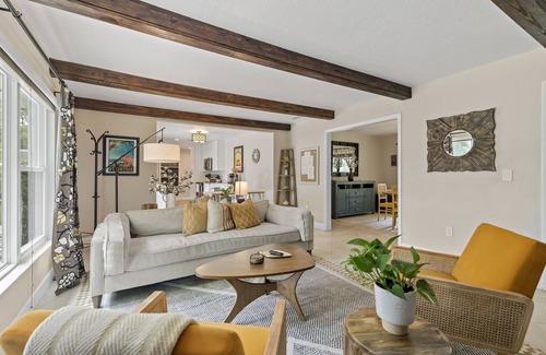 Altamonte Springs House | A Home Where Eclectic Luxury Meets Affordability