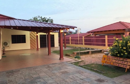 Taman Dato Haji Abdul Samad Villa | A Homely Vacation Villa with POOL for beach escapes