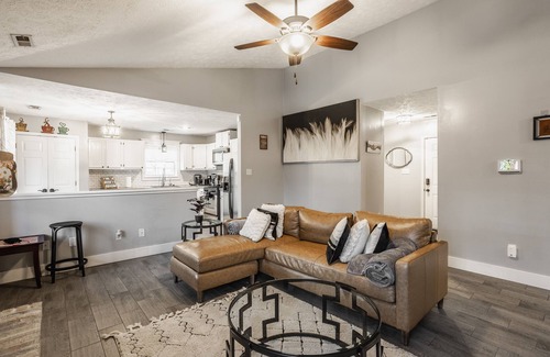 Southern Homes House | A King Size Bed Home in Indianapolis