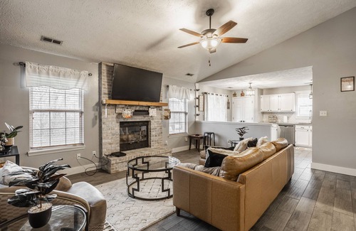 Southern Homes House | A King Size Bed Home in Indianapolis